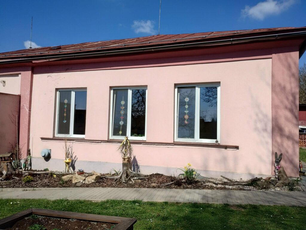 okna školka
